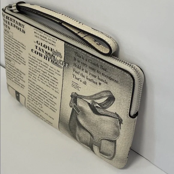 NWT Coach Large Corner Zip Newspaper Print Wristlet - Picture 3 of 13